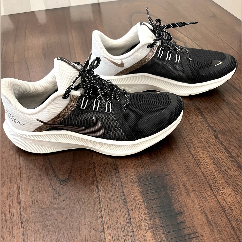 NIKE WOMENS QUEST 4 RUNNING SHOE - BLACK